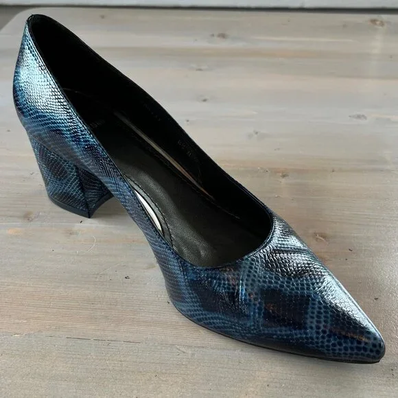 Stuart Weitzman First Class Blue Rattler Pumps - Picture 8 of 10